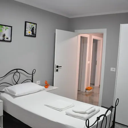 Urban Bazaar Apartamento Tirana